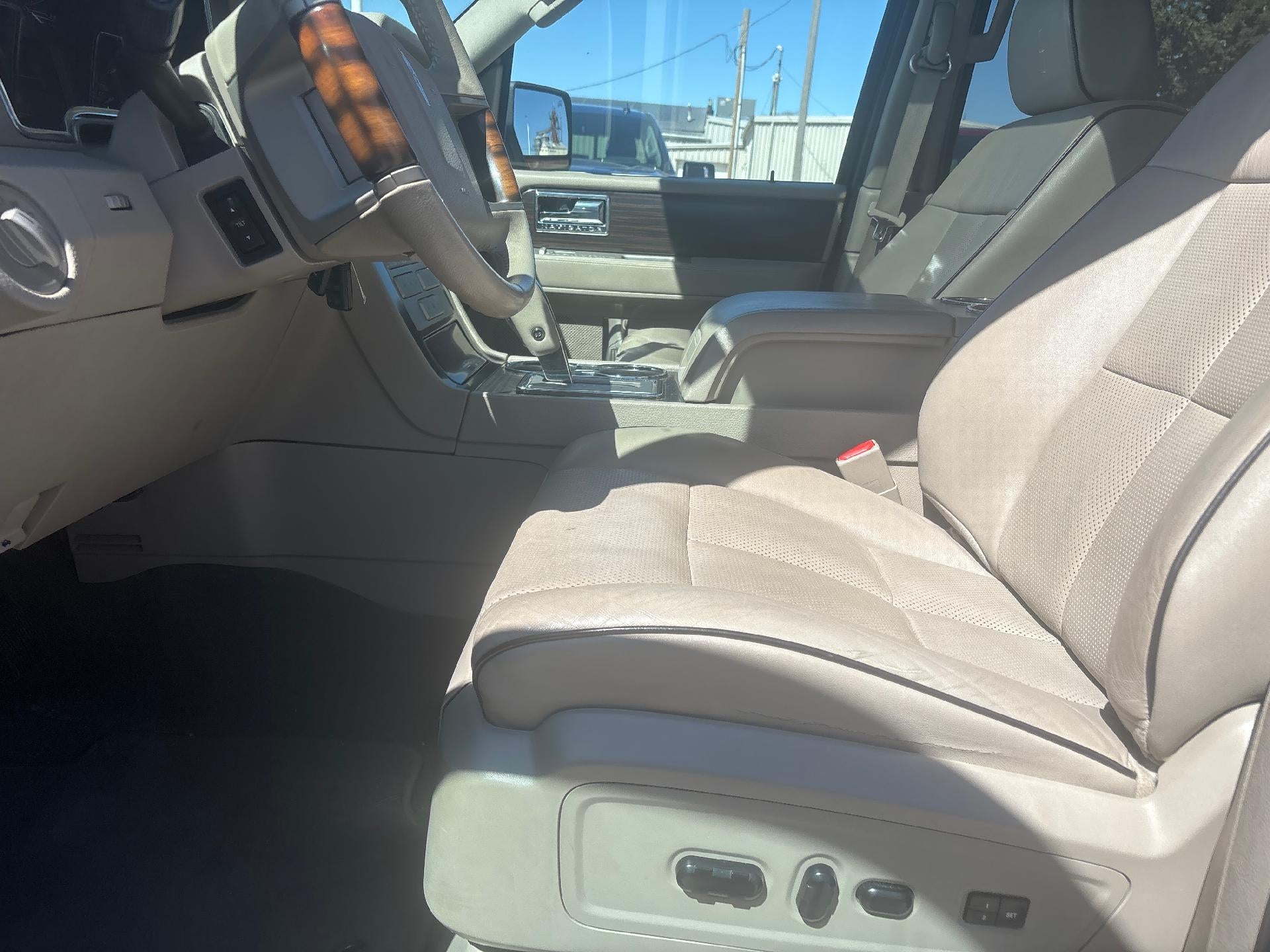 2007 Lincoln Navigator Base