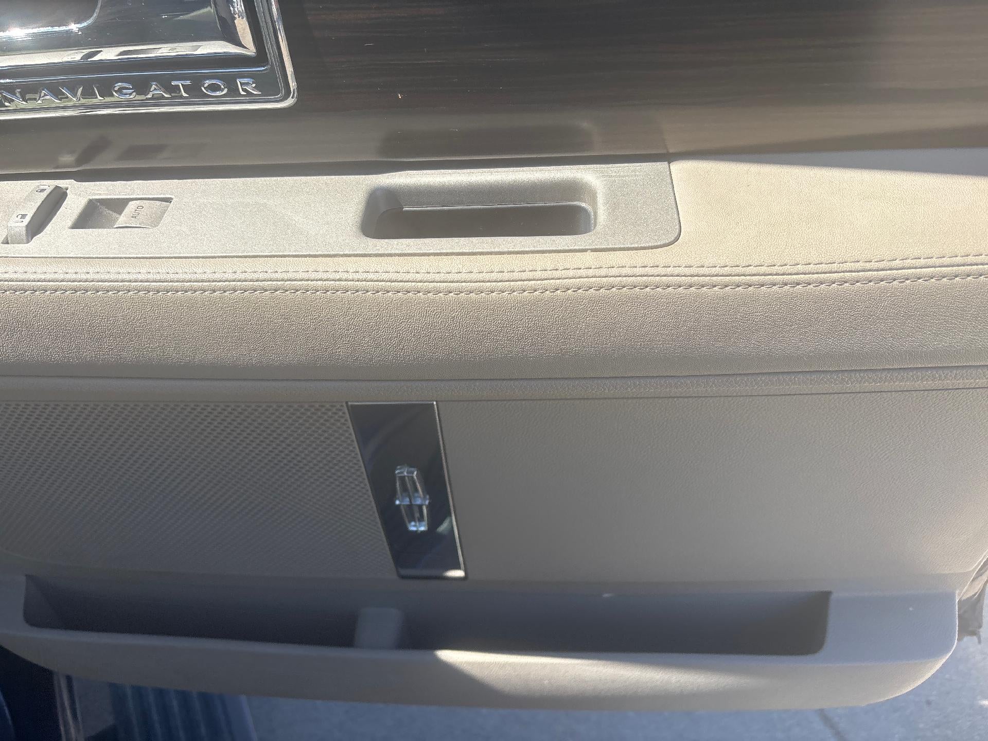 2007 Lincoln Navigator Base