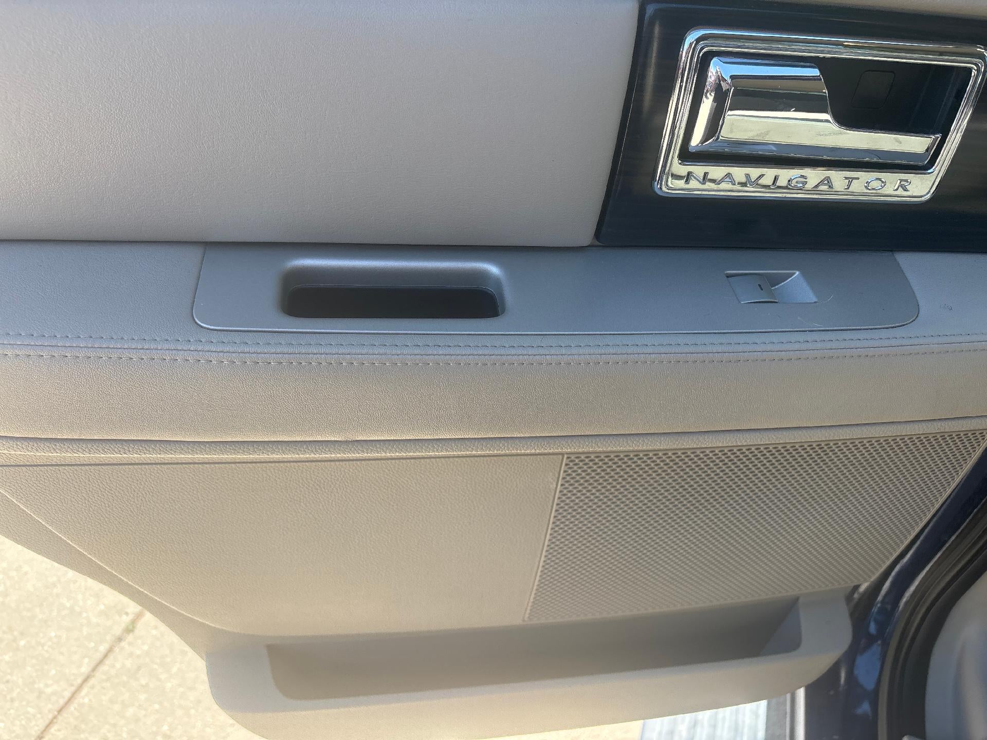 2007 Lincoln Navigator Base